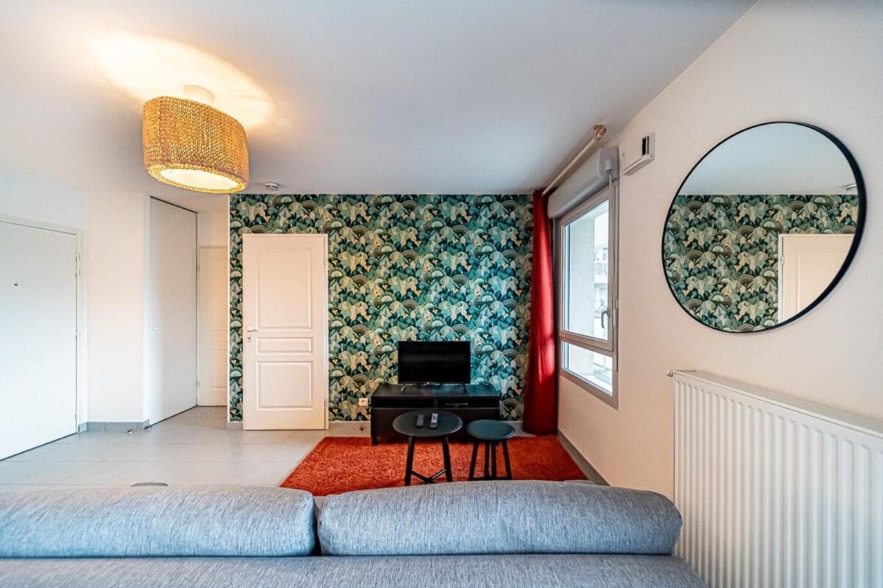 Apartment Le Venissieux-spacieux 4 Pers Avec Balcon Parking