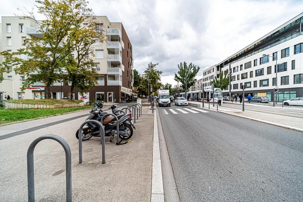 Le Venissieux-spacieux 4 Pers Avec Balcon Parking Apartment