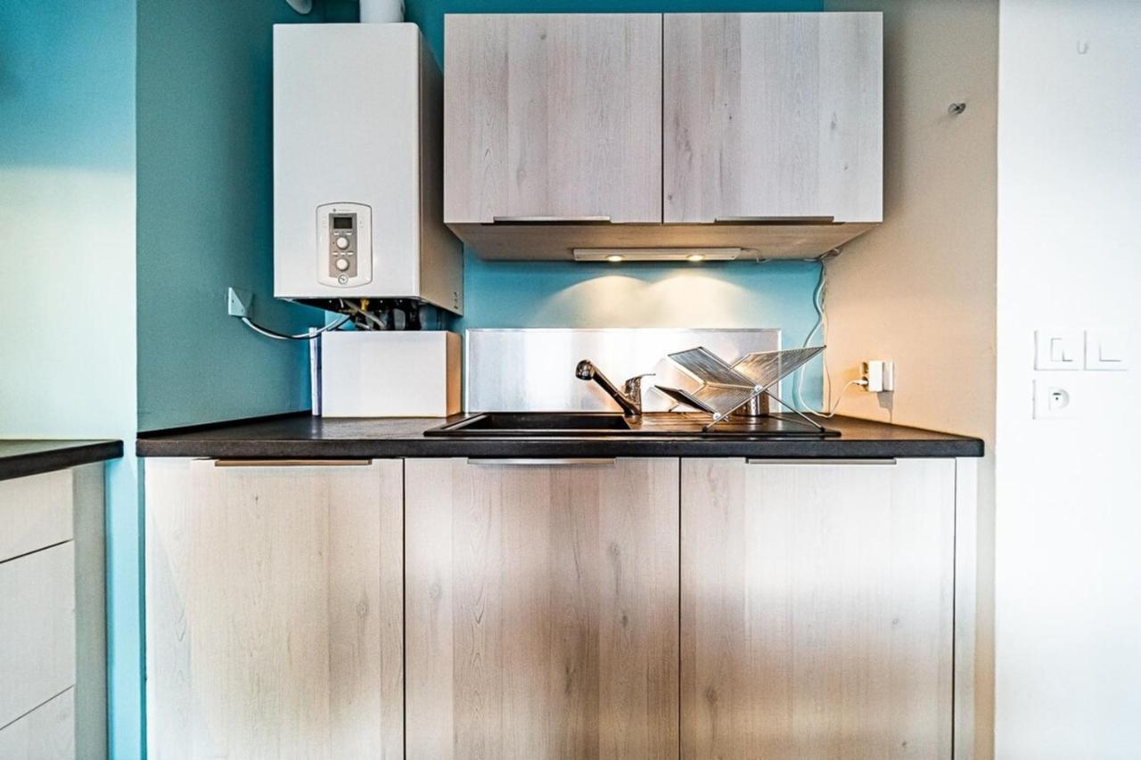 Apartment Le Venissieux-spacieux 4 Pers Avec Balcon Parking *
