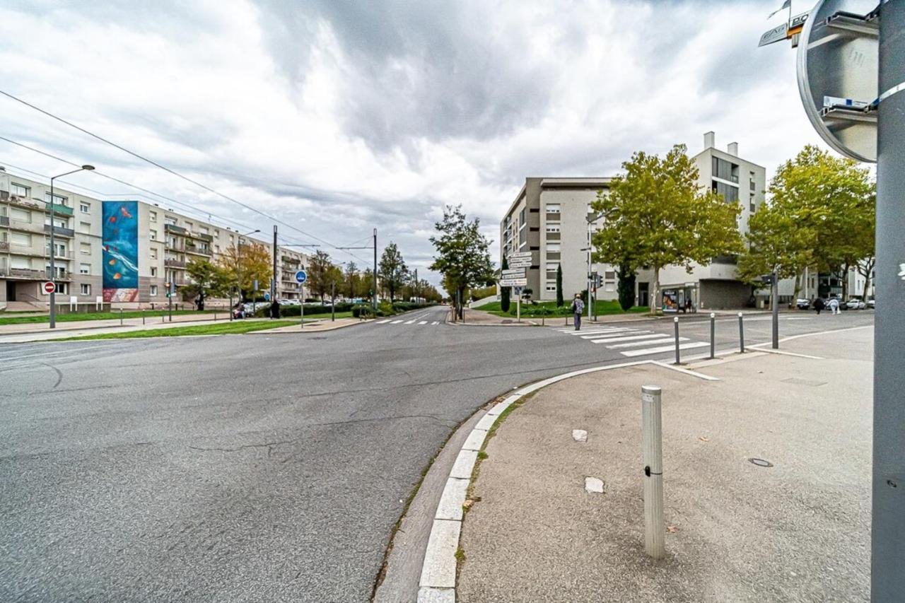 Le Venissieux-spacieux 4 Pers Avec Balcon Parking Apartment *