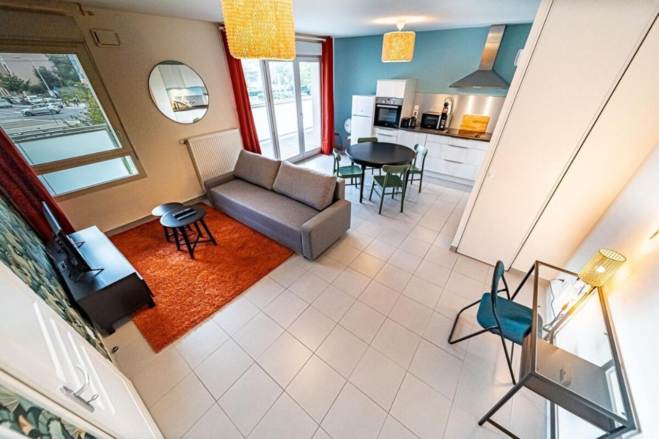 Apartment Le Venissieux-spacieux 4 Pers Avec Balcon Parking *