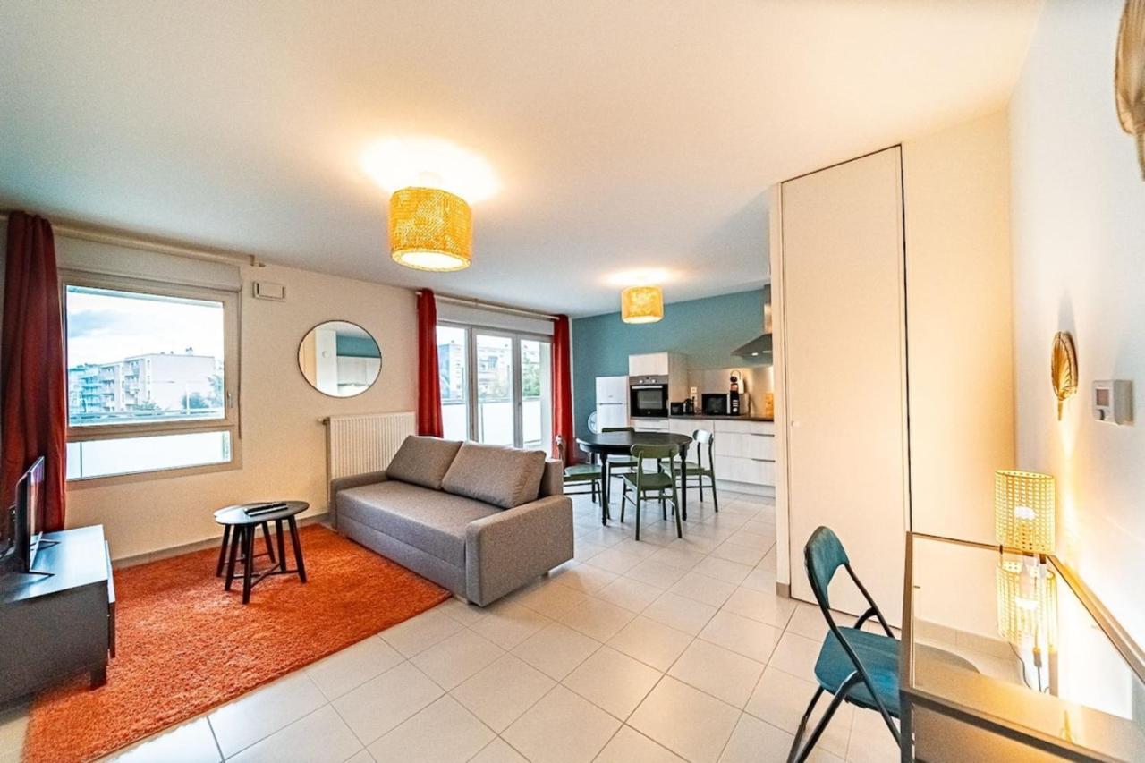 Le Venissieux-spacieux 4 Pers Avec Balcon Parking Apartment *